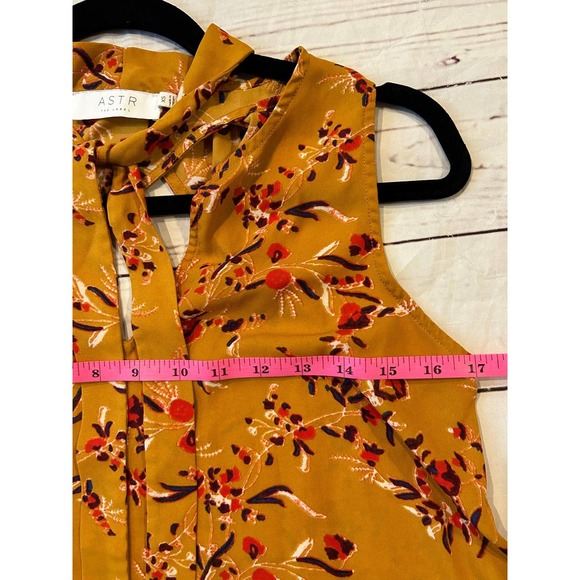 ASTR the Label Blouse Tie Neck Feature Business Preppy Open Back Size  XS - Picture 6 of 7